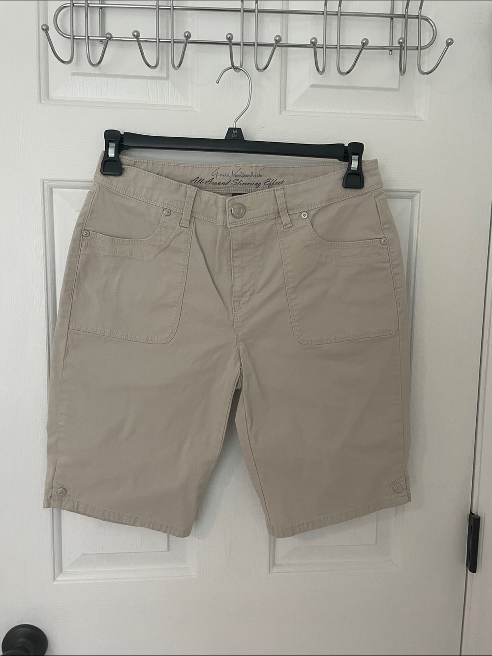 Gloria Vanderbilt khaki beige Bermuda shorts